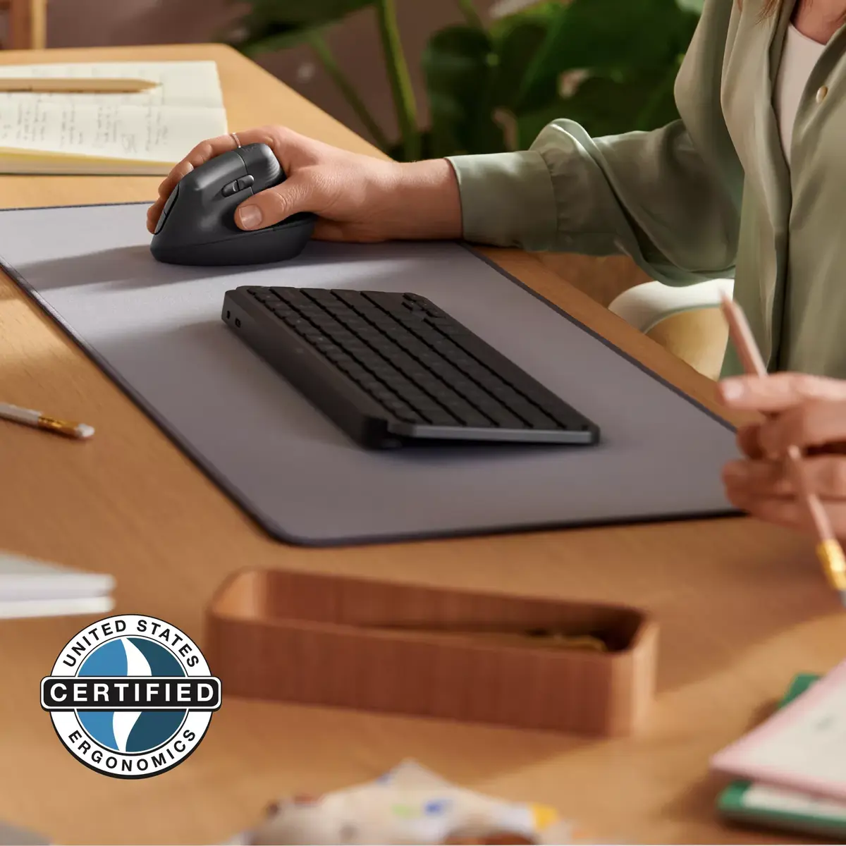 Pele Logitech Lift Vertical Ergonomic Mouse Photo 5