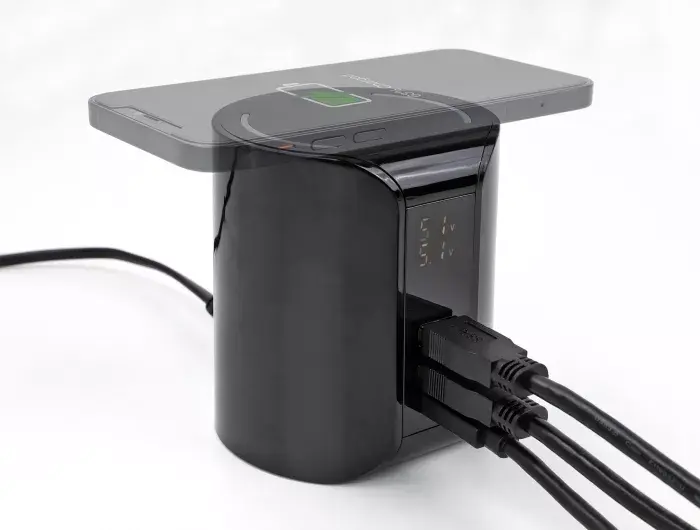 DeLOCK USB un bezvadu lādētājs 1 x USB Type-C PD + 2 x USB Type-A Photo 7