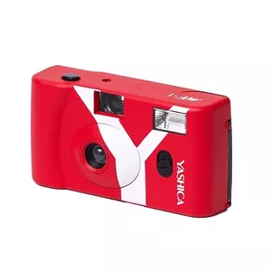Компактный пленочный фотоаппарат 35 мм Yashica MF-1 — объектив 31 мм, 1/120 с, встроенная вспышка, красный
