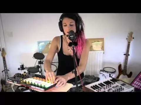 AKAI APC40 MKII DJ controller — 9 channels Photo 4