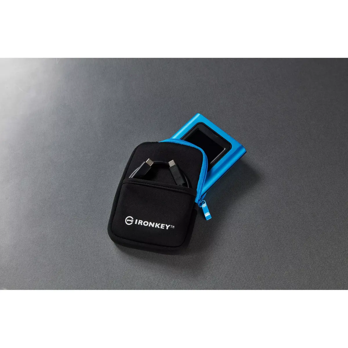 External SSD Kingston Technology 960GB Vault Privacy 80 Photo 7