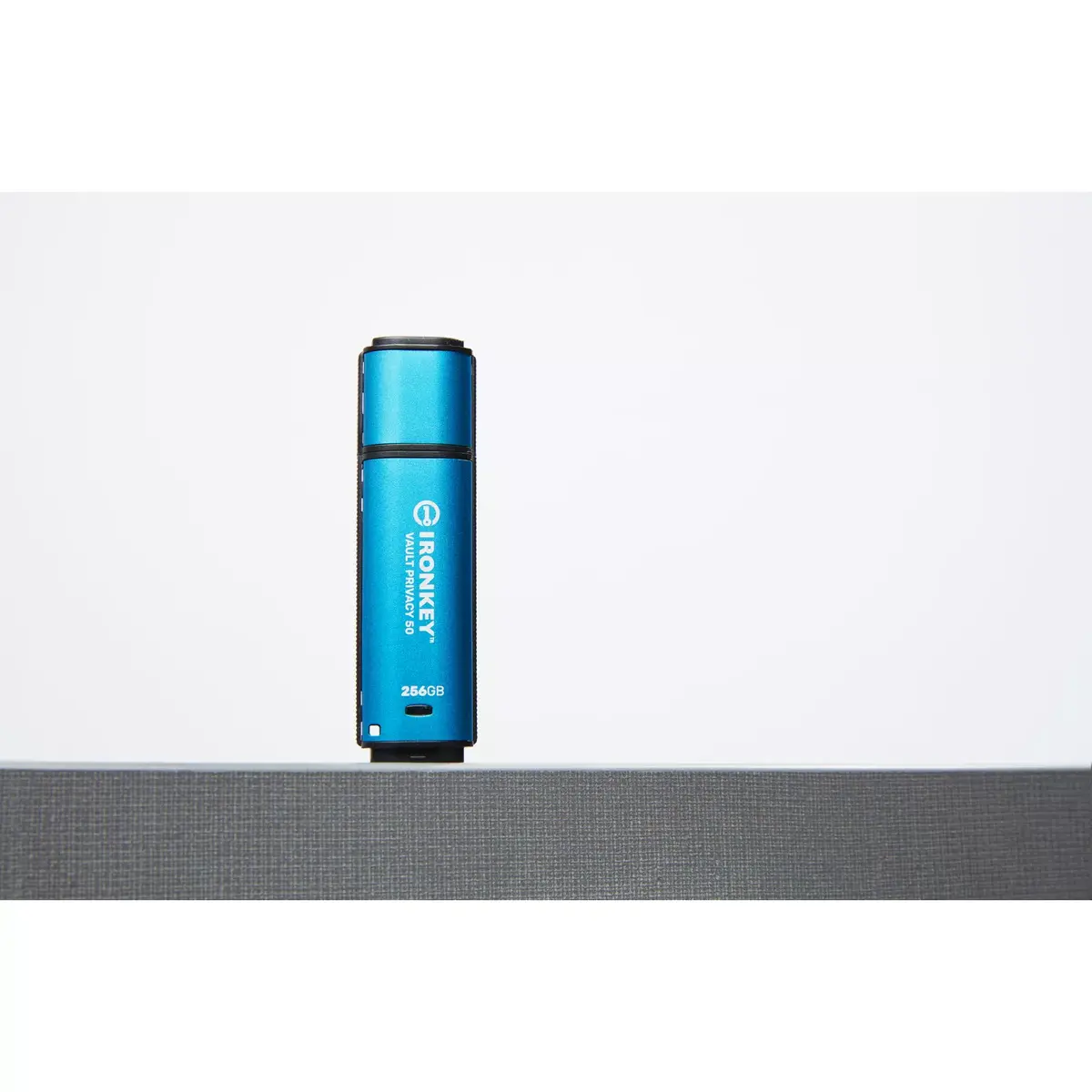 USB флеш-память Kingston 256GB IronKey Vault Privacy 50 Photo 10