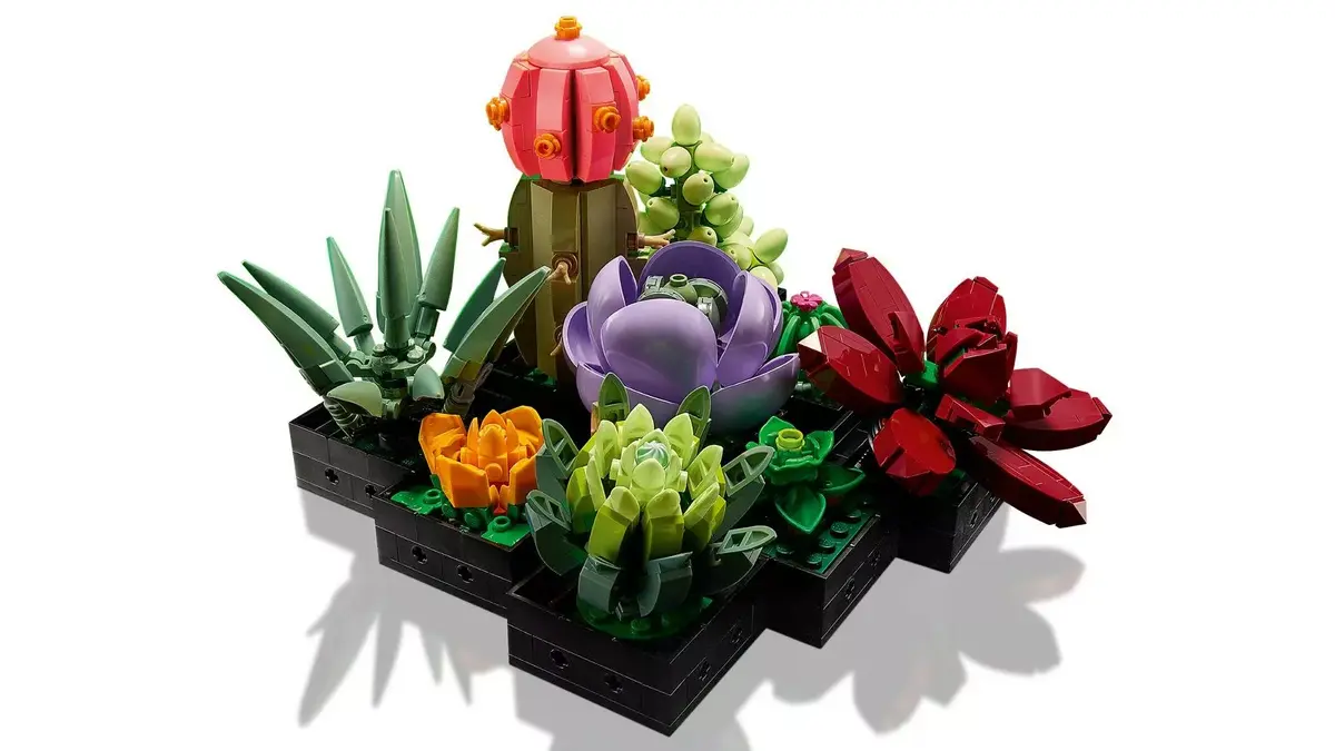 LEGO Creator Expert 10309 Succulent Plant Set Photo 3