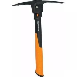 Кирка Fiskars модель 1062937 с острой головкой, вес 0,68 кг, рукоять IsoCore
