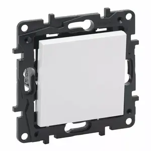 Выключатель Legrand Niloe Step 1-клавишный 10АХ, белый (модель 863101)