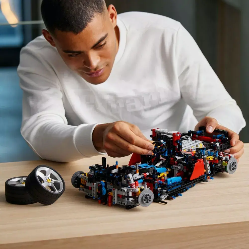 LEGO Technic Ferrari Daytona SP3 1:8, 3 778 pcs Photo 18