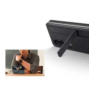Built-in kickstand — Comfortable hands-free viewing