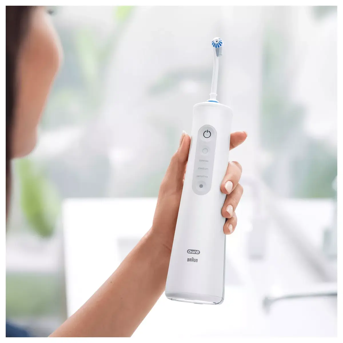 Bezvadu mutes skalošanas ierīce Oral-B AquaCare 6 Pro-Expert Photo 3