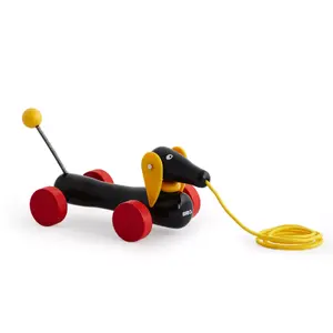 Игрушка для толкания и тянущая BRIO 30332 Собака 4 Колеса Черный Красный Желтый