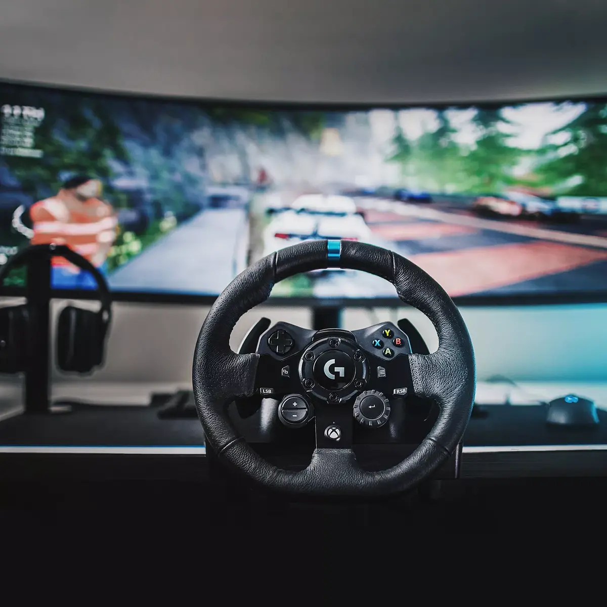 Logitech G923 Racing Wheel and Pedals for Xbox and PC Photo 8