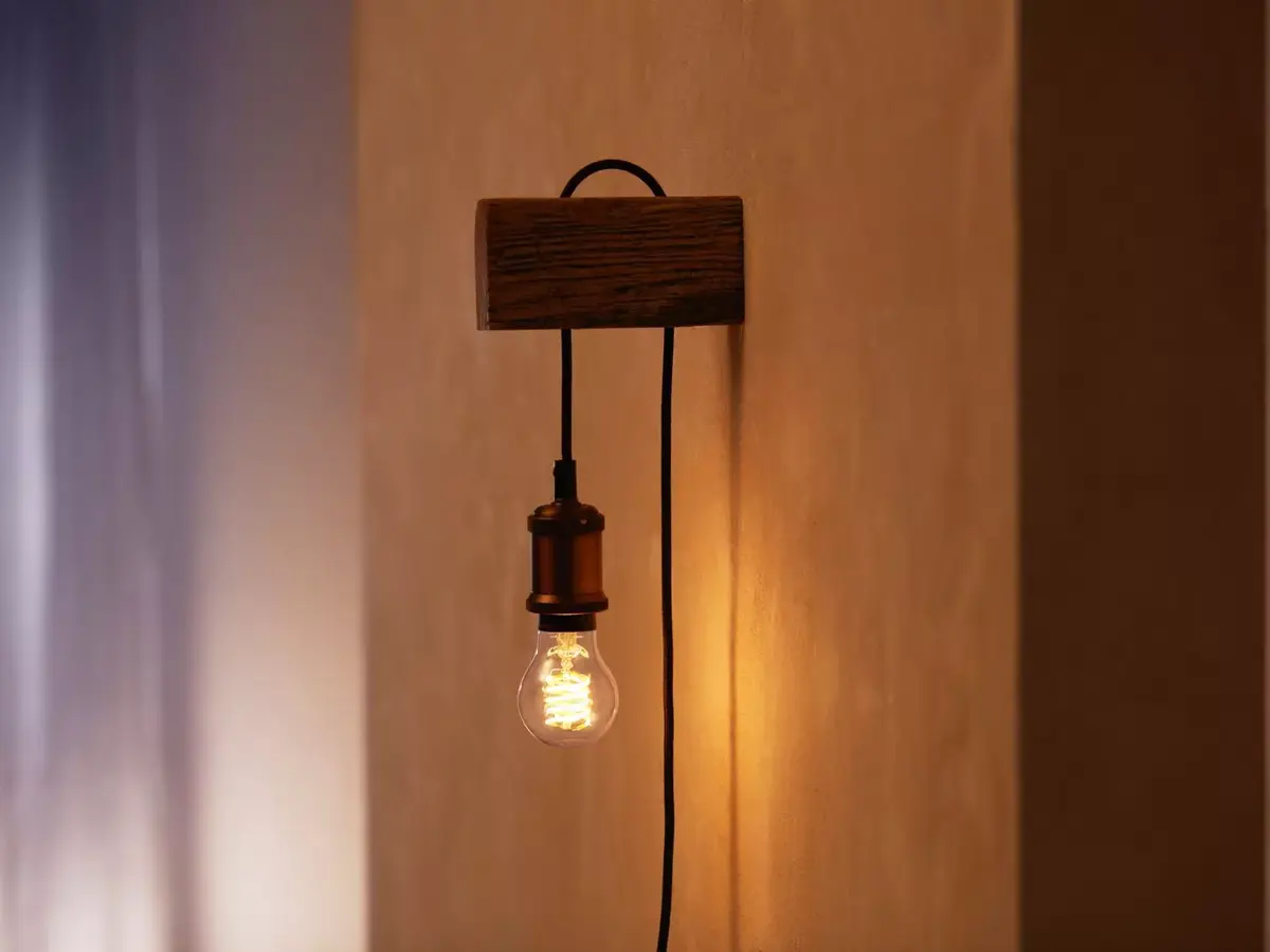 Philips Hue A60 Filament E27 smart LED bulb Photo 4