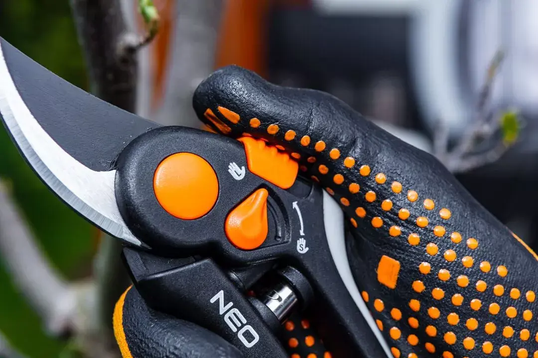 Секатор NEO tools 15-202 Photo 6