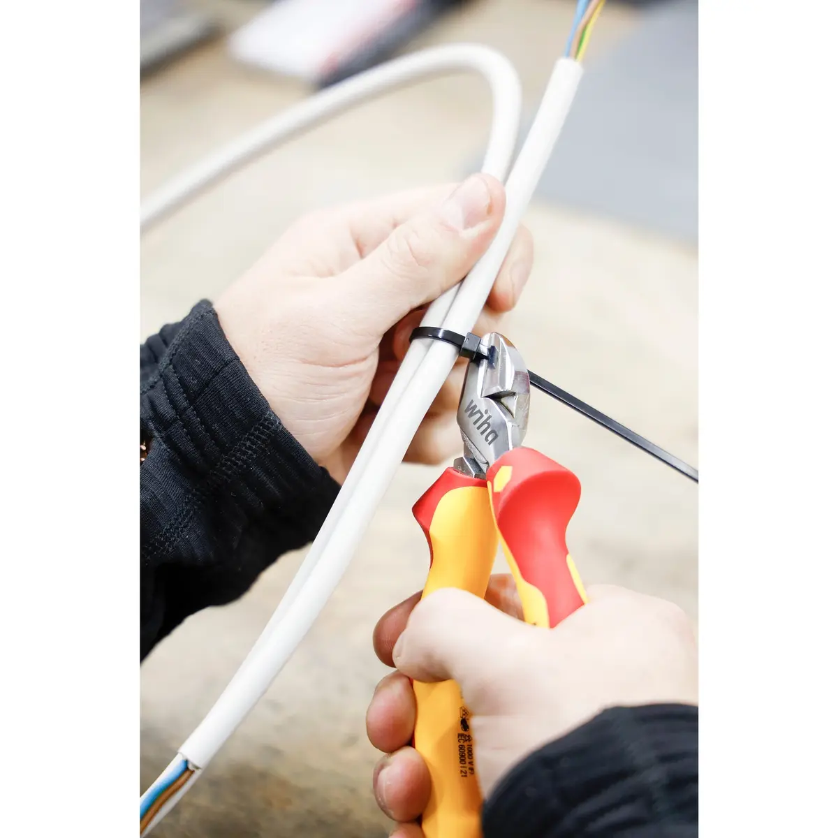 Diagonal pliers wiha 43463 — 18 cm Photo 9