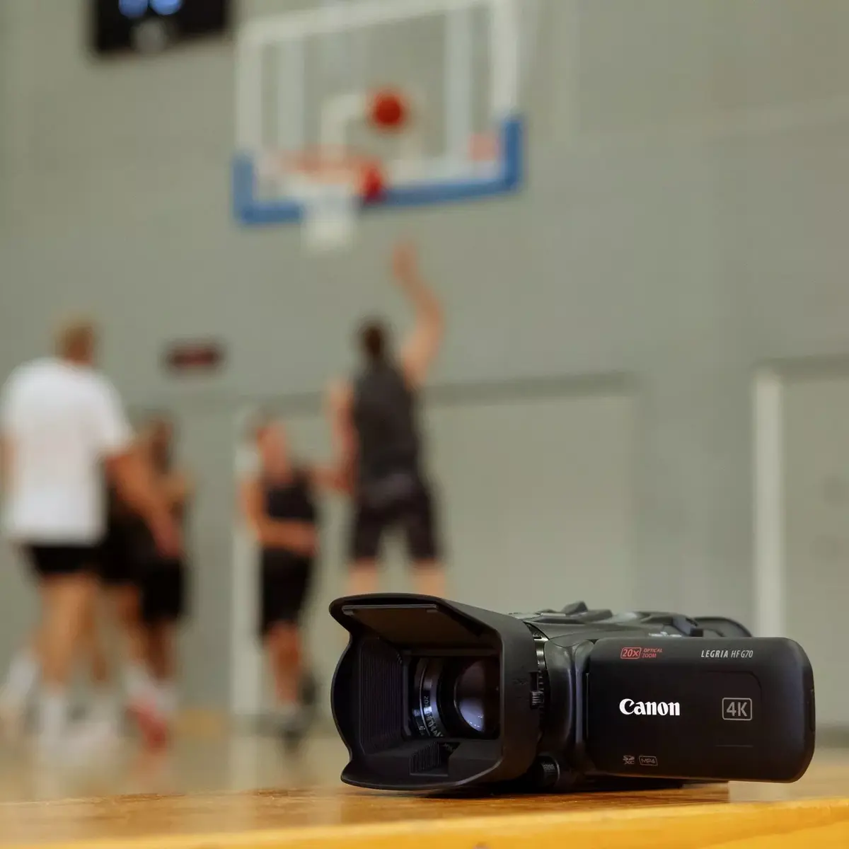Ручная видеокамера Canon LEGRIA HF G70 Photo 9