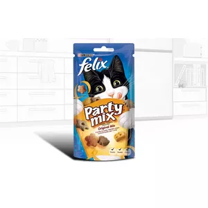 Cat treats Purina Felix Party Mix Original 60 g — meaty chicken sachet for adult cats