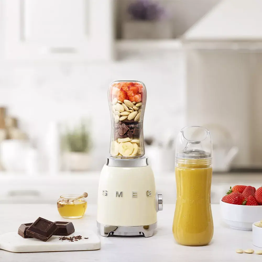 Blenderis Smeg 50's Style Aesthetic Photo 5