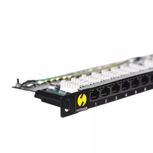 Savienojumu panelis NETRACK 104-10 24 porta RJ-45 Cat5e U/UTP, 0.5U skapim, melns