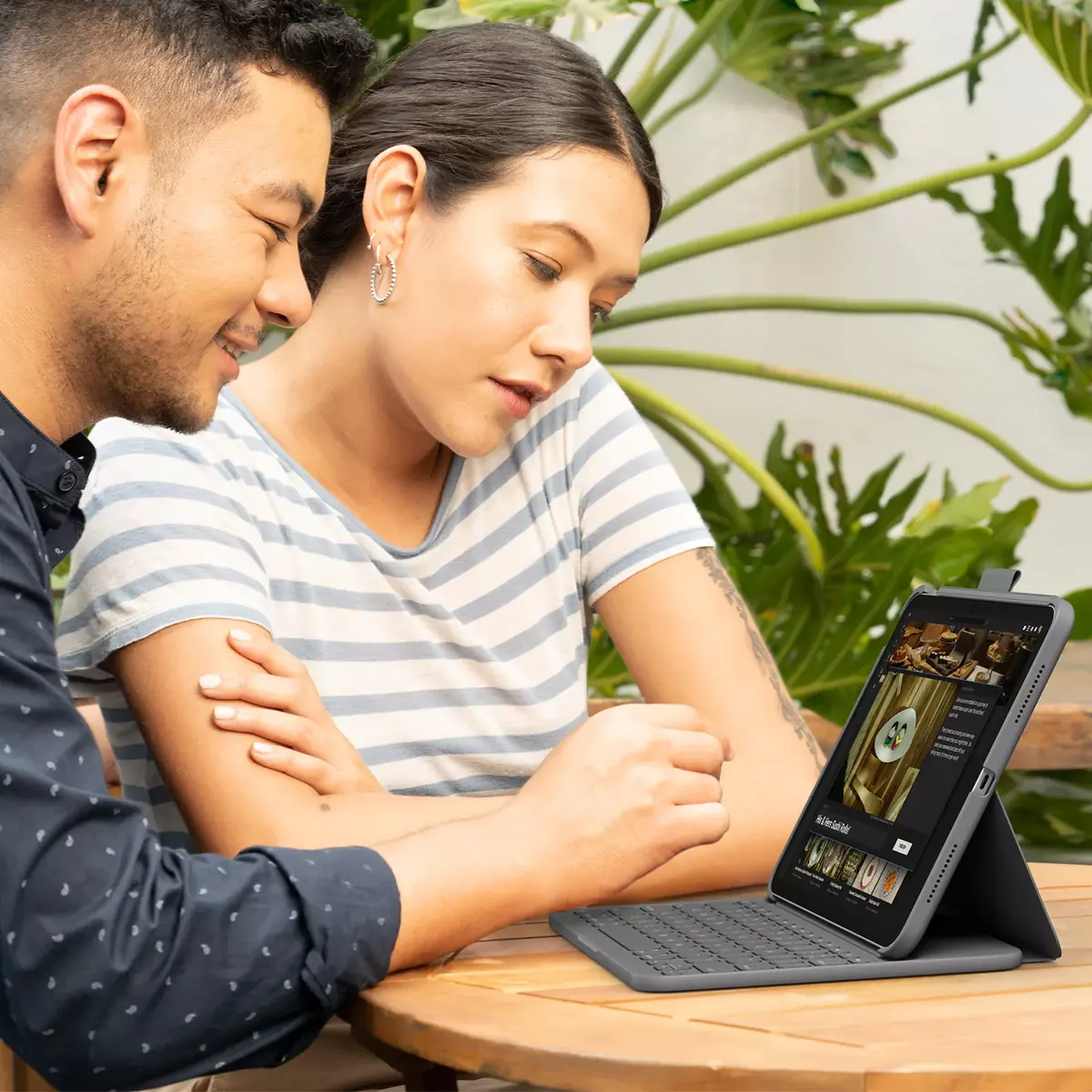 Logitech Slim Folio tastatūra QWERTZ Šveices iPad Photo 4