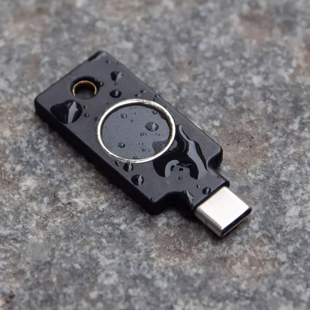 Ключ безопасности Yubico YubiKey C Bio FIDO Edition Photo 4