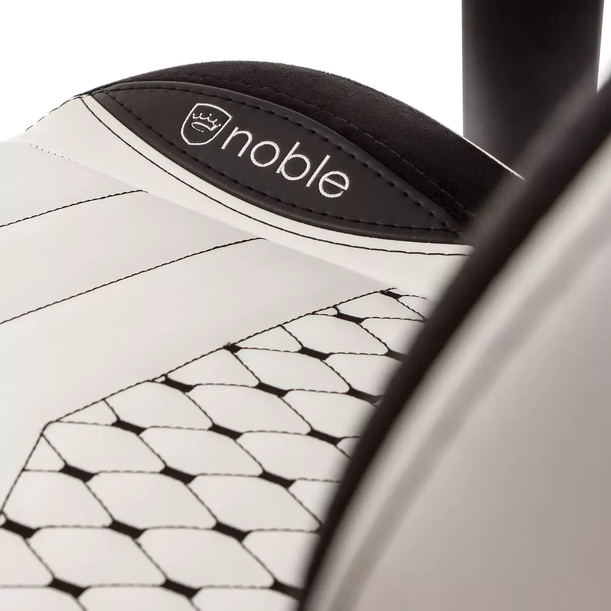 Игровое кресло с мягким сиденьем noblechairs Epic Photo 2