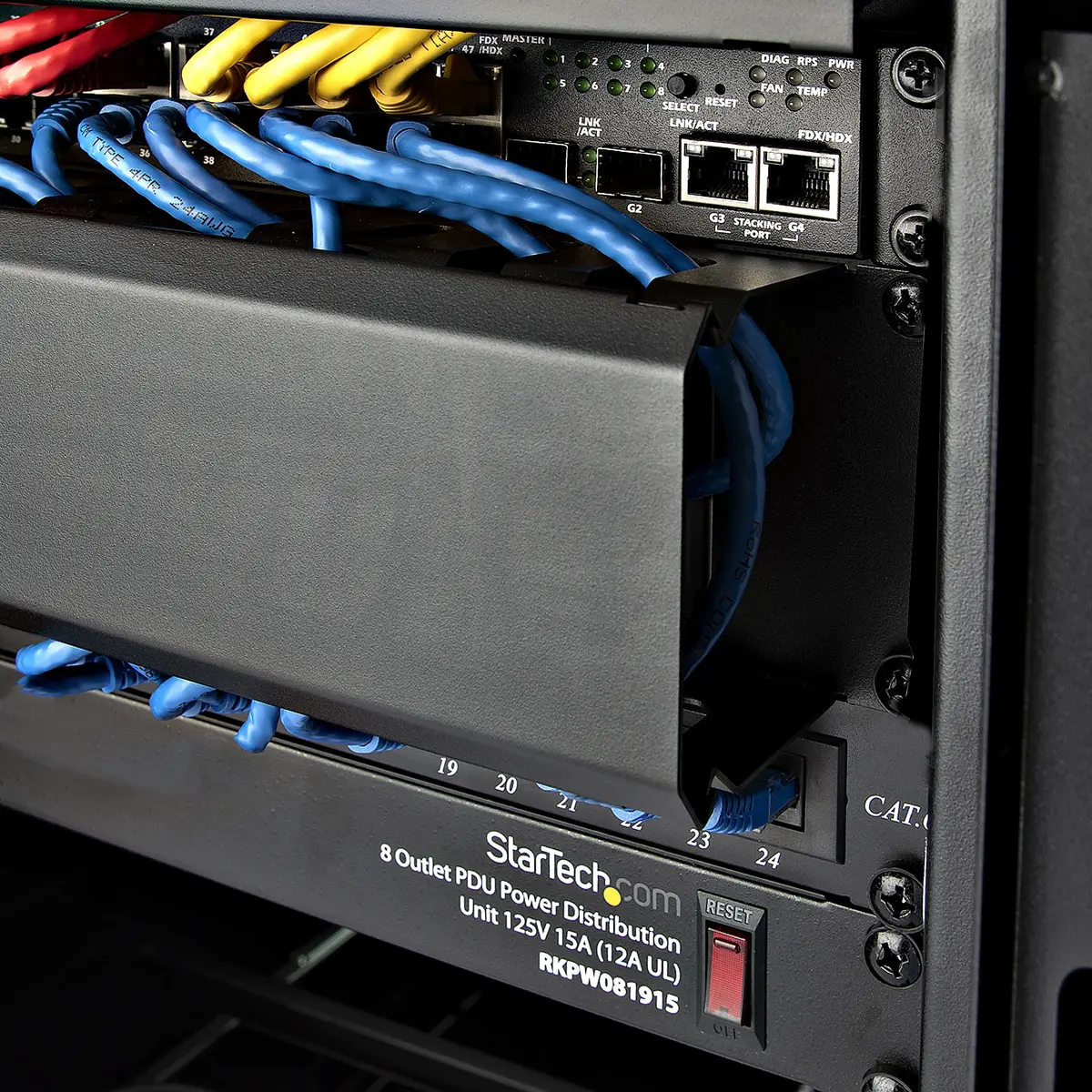 StarTech CMDUCT2U 2U Server Rack Cable Management Panel Photo 15