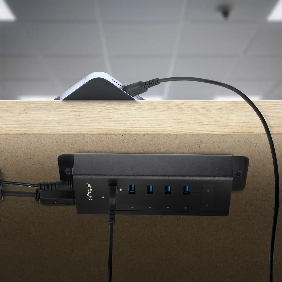 StarTech HB30C5A2CST 7-Port USB-C Hub Photo 9
