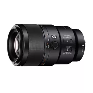 Tālplūdžu objektīvs Sony SEL90M28G ar Sony E bajoneti, f/2.8–22, minimālais fokusēšanas attālums 0,28 m, 15/11 elementi/grupas, 0,602 kg
