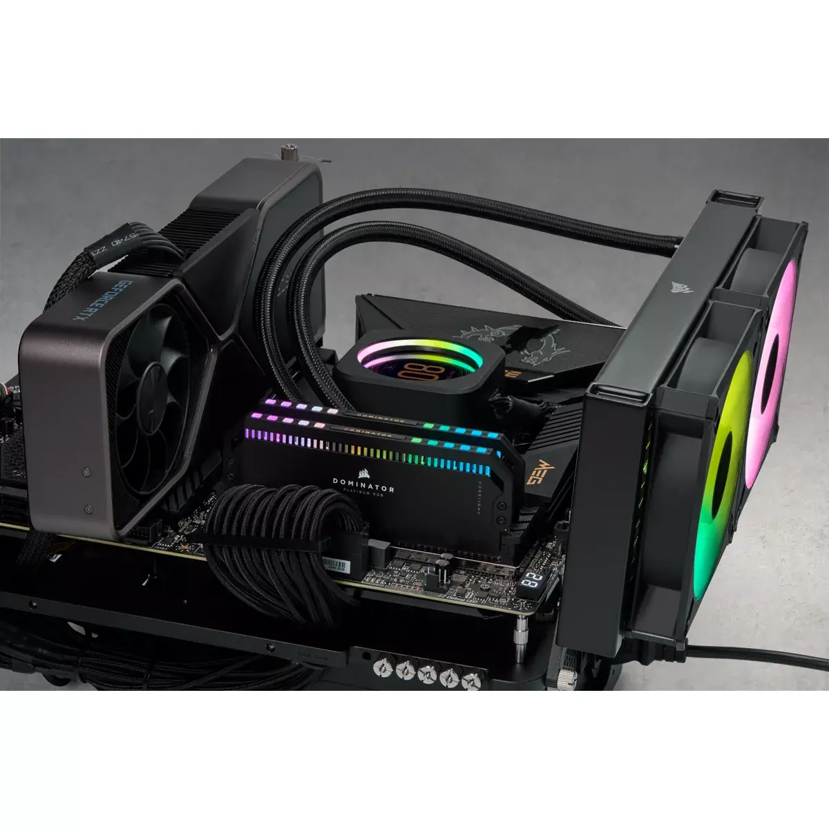 Модуль памяти Corsair 32 ГБ CMT32GX5M2B6400C32 Photo 2