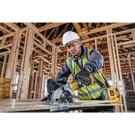 Circular Saw DeWALT DCS691N-XJ Photo 7