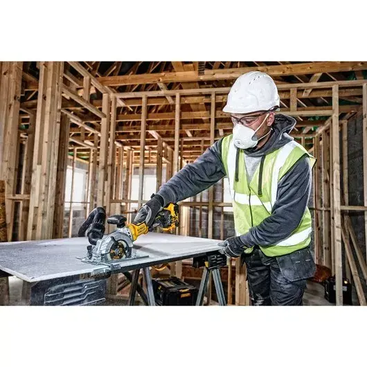 Circular Saw DeWALT DCS691N-XJ Photo 8