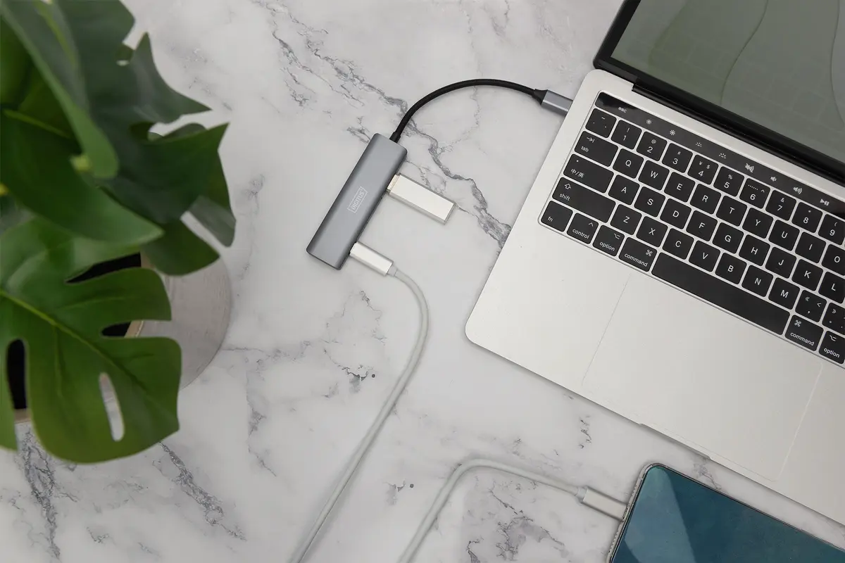 DIGITUS DA-70245 USB-C 4 Port Hub Photo 2
