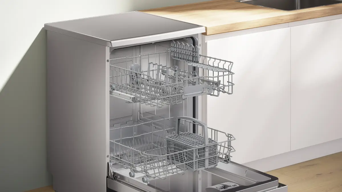 Bosch SMS25AI05E Freestanding Dishwasher Photo 4
