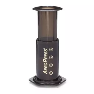 Kafijas preses AeroPress Go 237 ml melna — pārnēsājama ceļojumu kafijas pagatavošanas ierīce, 3 tasīšu tilpums