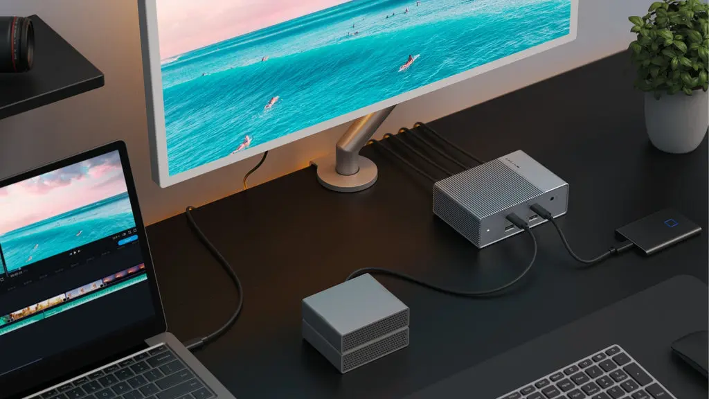 HYPER HDG215-EU USB-C Docking Station Photo 4