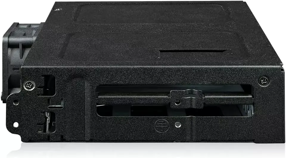 icy dock ToughArmor MB105VP-B NVMe U.2 uz SlimSAS adapters Photo 4