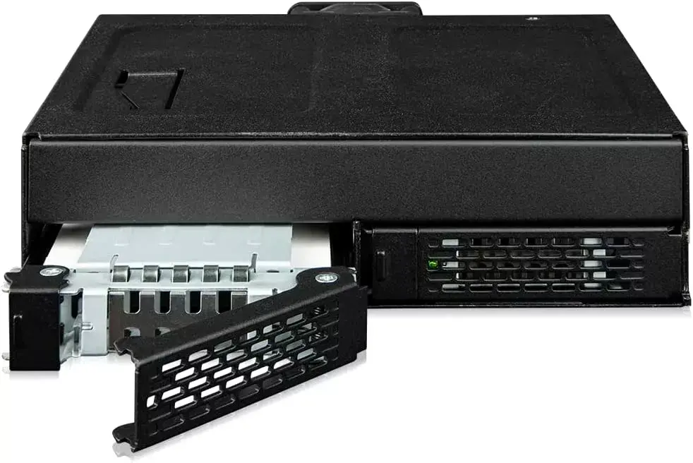 icy dock ToughArmor MB105VP-B NVMe U.2 uz SlimSAS adapters Photo 5
