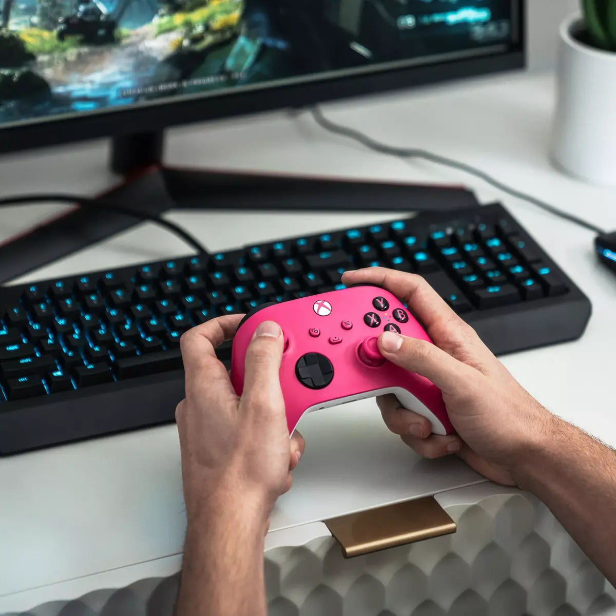 Xbox Wireless Controller rozā‑balta — Microsoft Photo 9