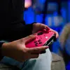 Xbox Wireless Controller rozā‑balta — Microsoft Photo 15
