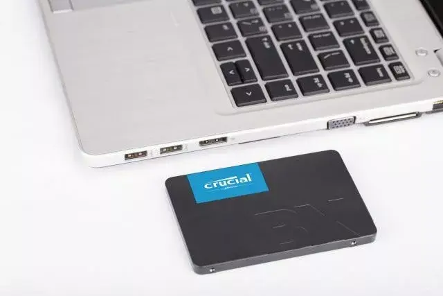 CRUCIAL CT240BX500SSD1 649528787323 Photo 16