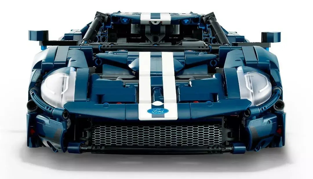 LEGO Technic Ford GT 2022 model 42154 Photo 9