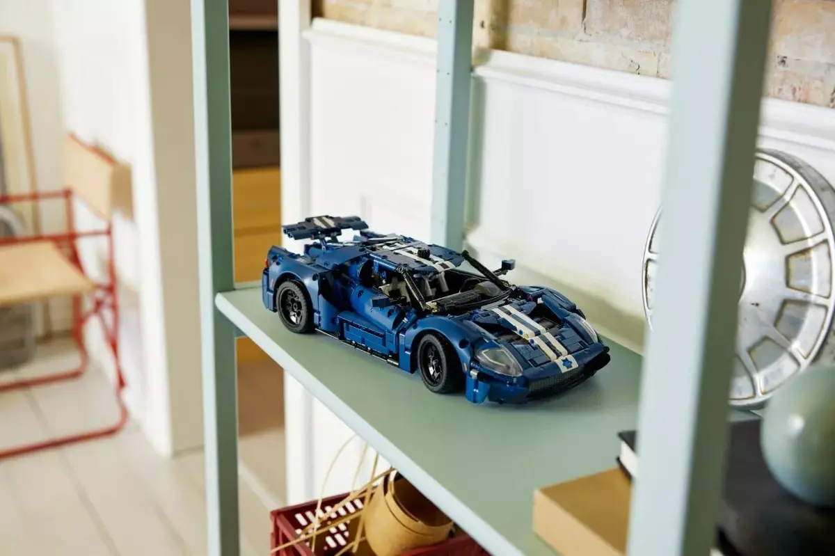 LEGO Technic Ford GT 2022 model 42154 Photo 21