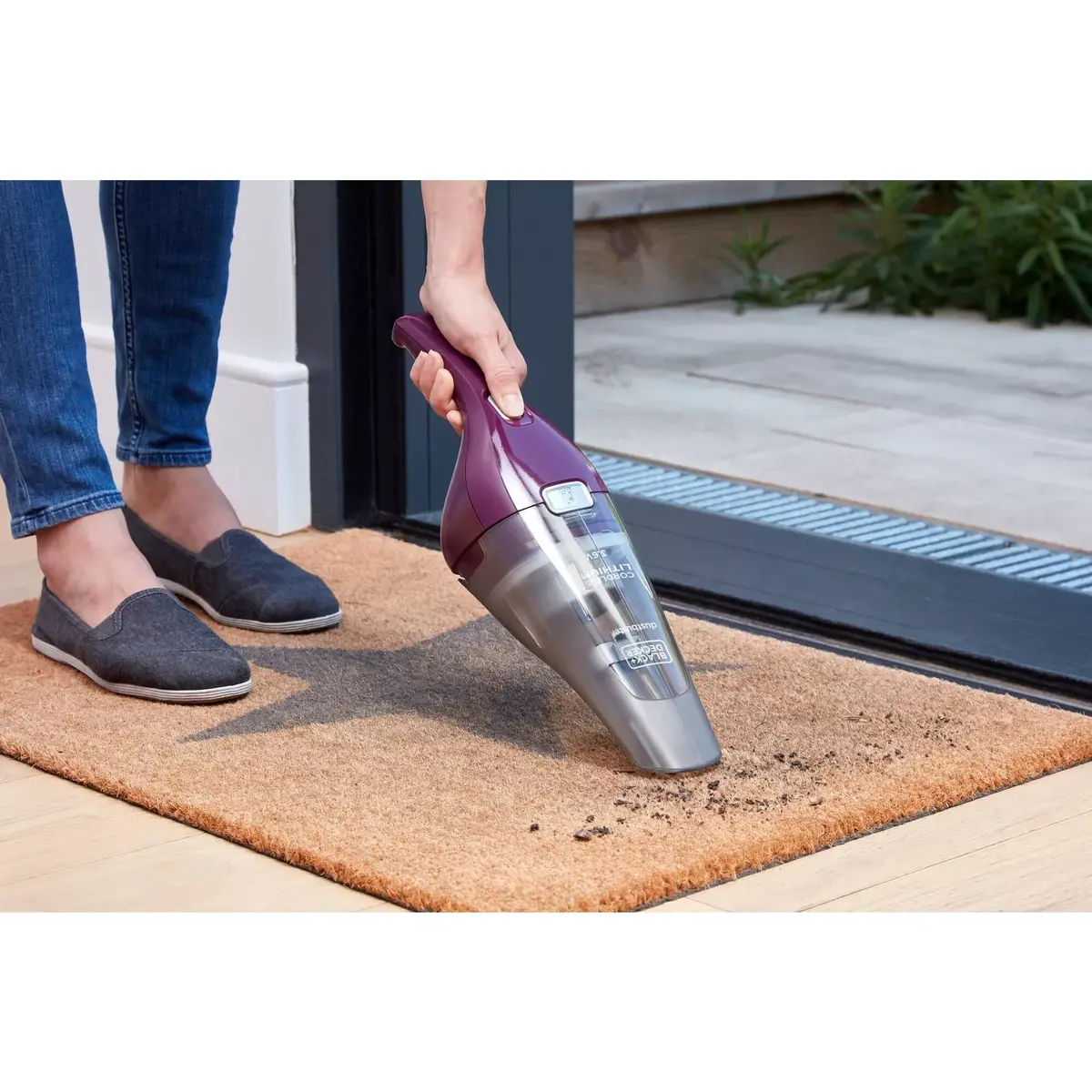 Ручной пылесос Black & Decker NVC115W-QW Photo 7