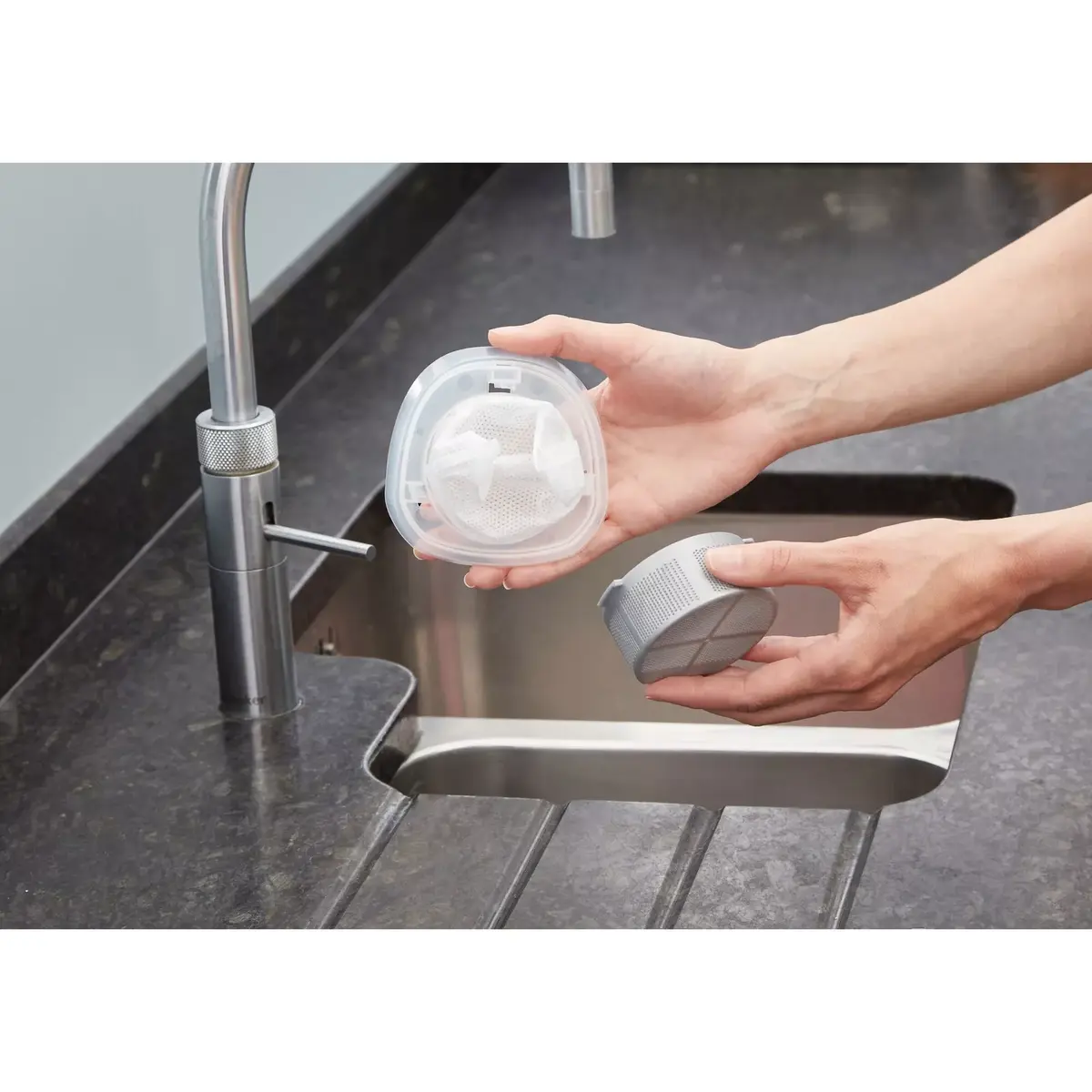 Ручной пылесос Black & Decker NVC115W-QW Photo 12