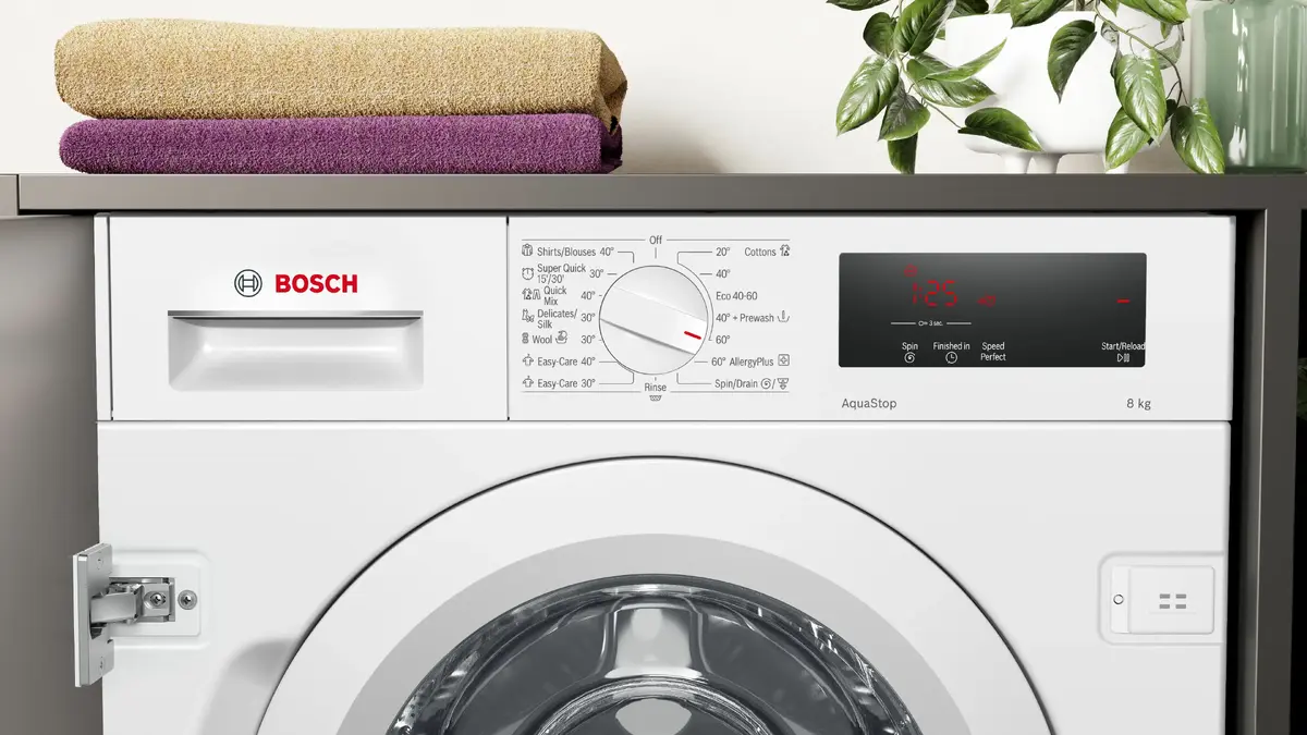 Bosch Serie 6 WIW24342EU Washing Machine Photo 4