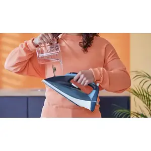 Less refilling with extra-large 300 ml water tank