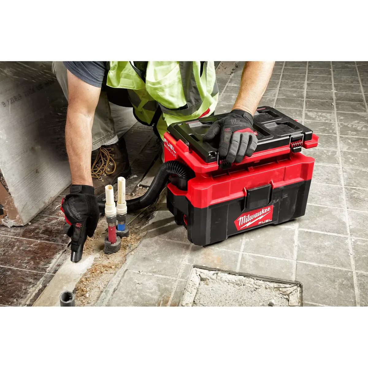 Milwaukee M18 FPOVCL-0 Cordless Wet/Dry Vacuum Photo 2
