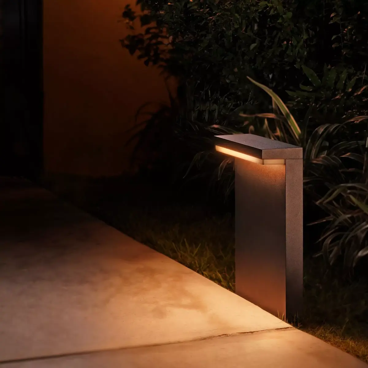 Uliča staba apgaismojums Philips Hue Nyro Photo 4