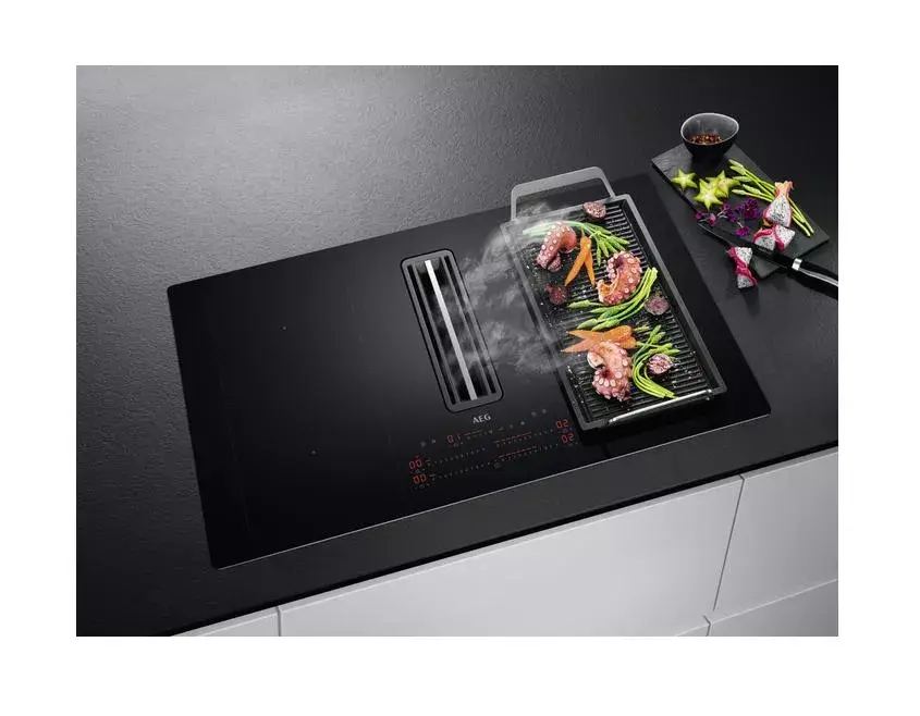 Iebūvējamā indukcijas plīts virsma AEG CCE84751CB Photo 10