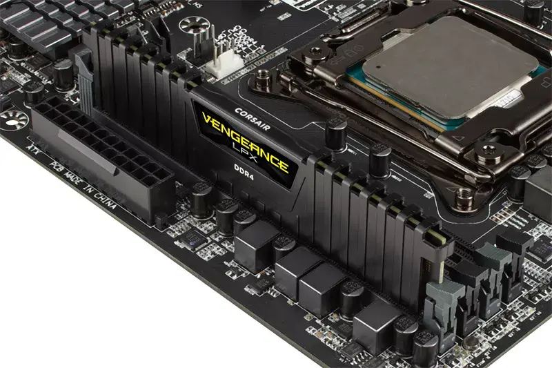 Оперативная память CORSAIR 32ГБ CMK32GX4M4A2666C16 Photo 4