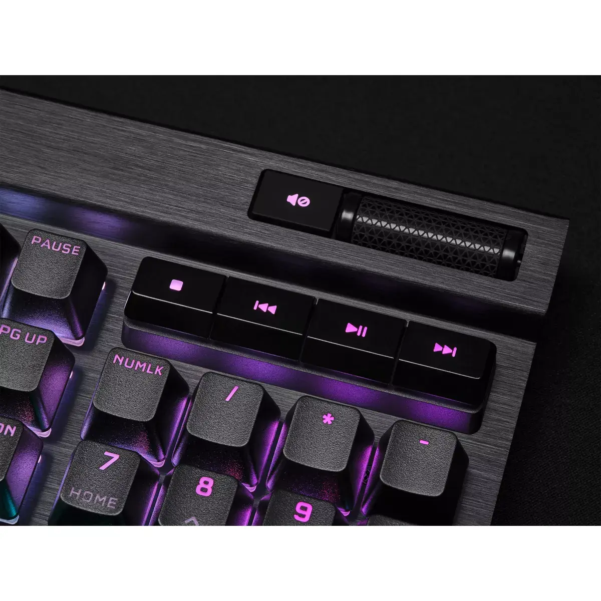 Механическая игровая клавиатура Corsair K70 RGB PRO Photo 9
